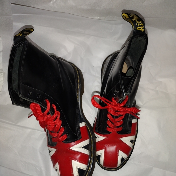 Dr. Martens Union Jack Leather Boot - Picture 4 of 8